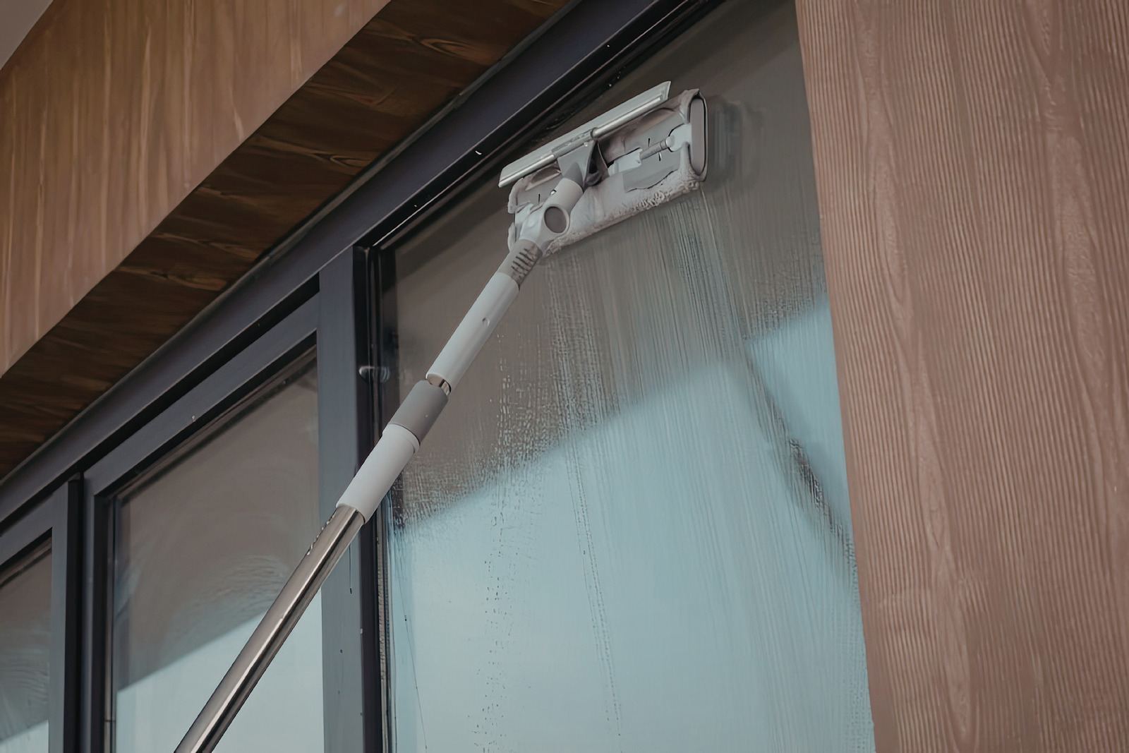 Telescopic pole scrubbing exterior window glass